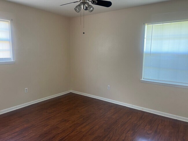 Building Photo - 2101 Peach St