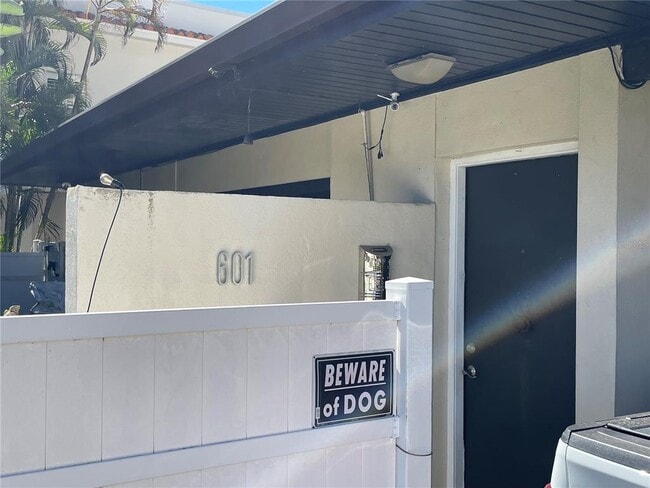 Building Photo - 3002 W De Leon St