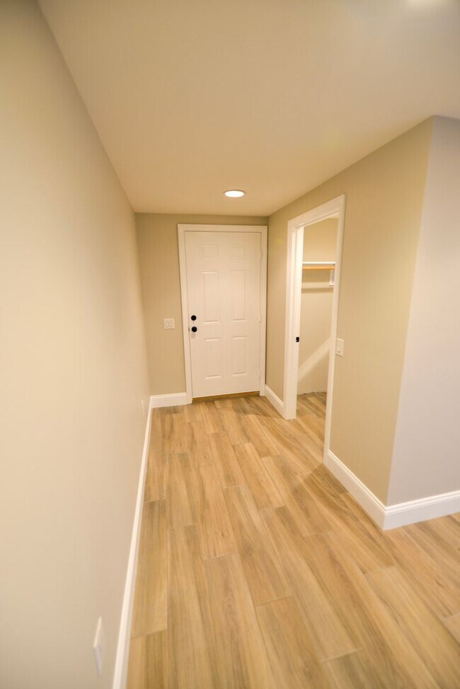 Building Photo - 1006 S El Camino Real