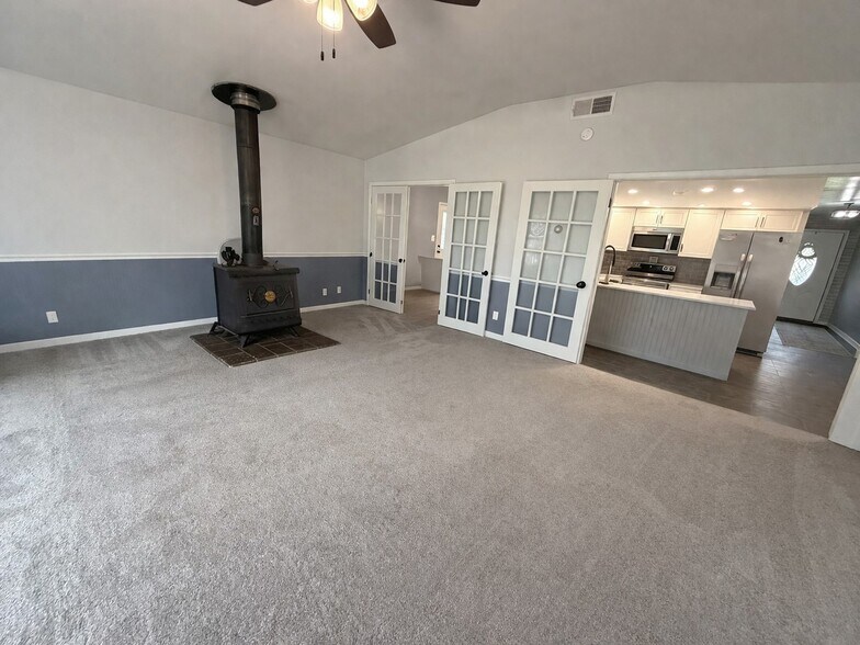 Building Photo - 2119 Oaklyn Dr