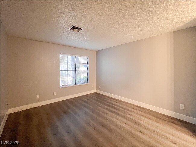 Building Photo - 4842 Nara Vista Way