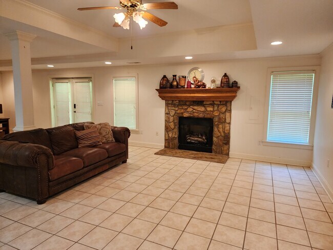 Building Photo - 2503 Wilpar Dr