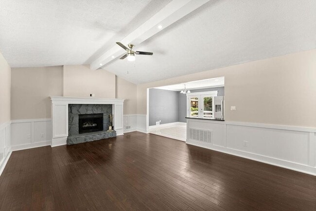 Building Photo - 4035 Thames Dr