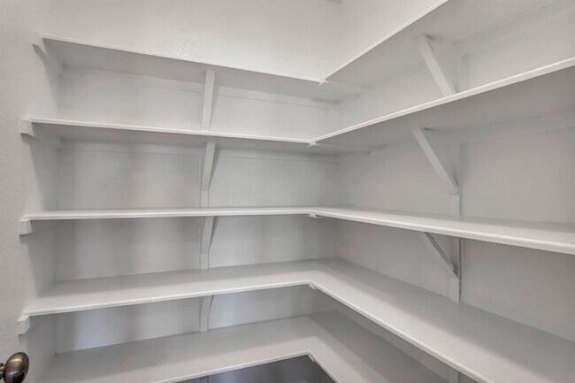 Building Photo - 506 Sixpence Ln