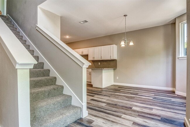 Building Photo - A Must See