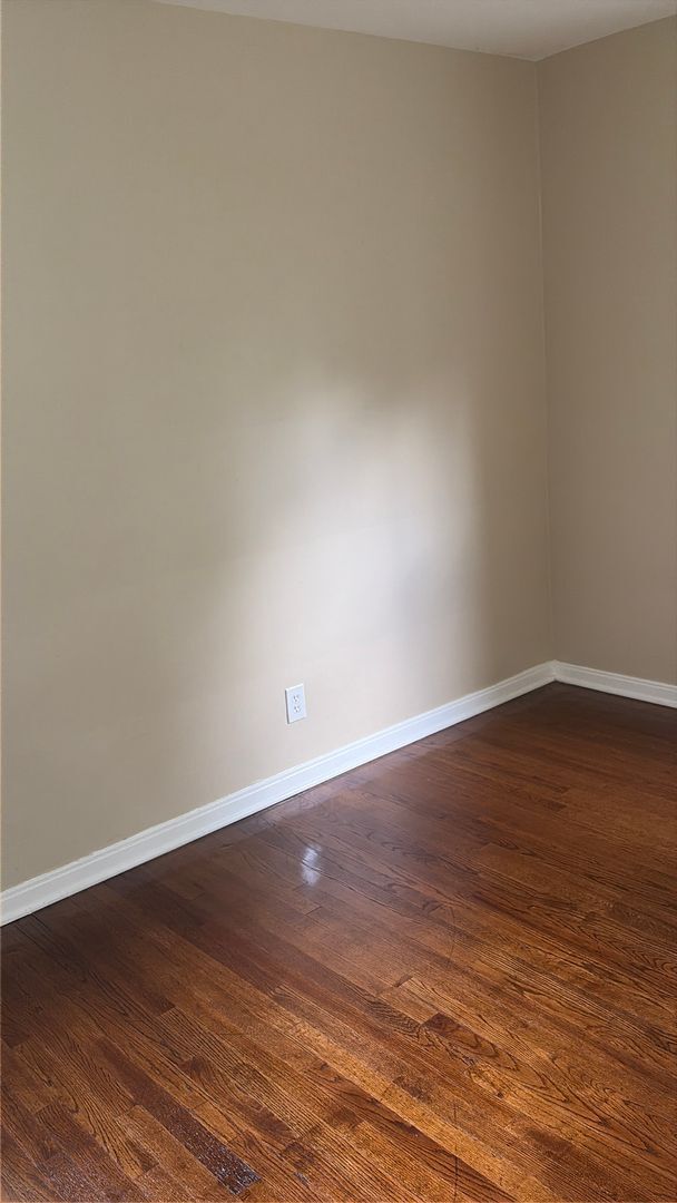 Building Photo - 2 bedroom house Ranch with basement and garage