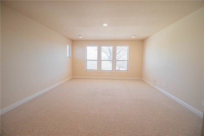 Building Photo - 5503 SW Lavender Ln