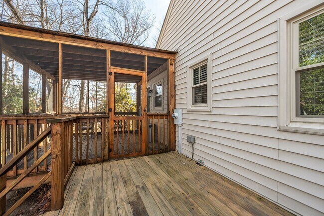 Building Photo - 3 Bedroom House in Forest