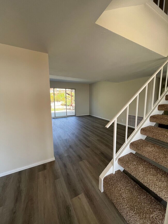 Building Photo - 4 Bed 3 Bath in Del Cerro