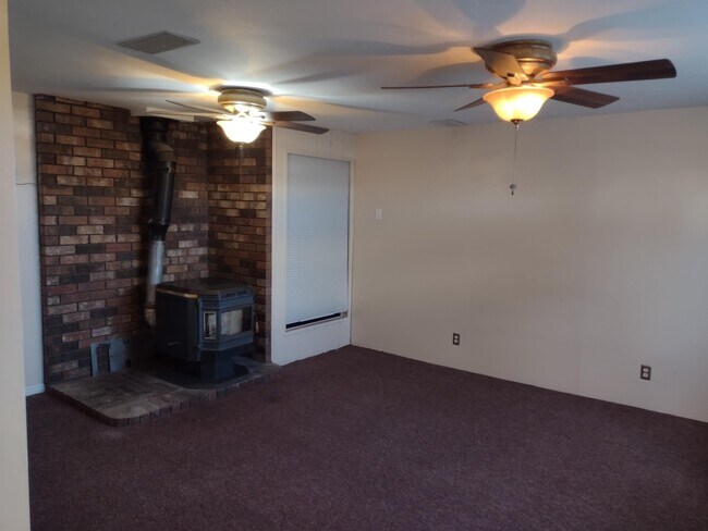 Building Photo - 1127 9th W Ave