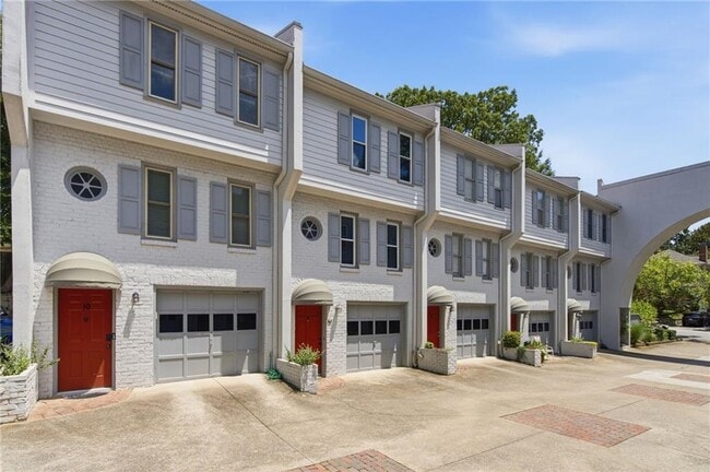 Building Photo - 856 St Charles Ave NE