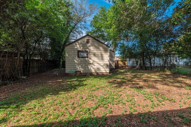 Building Photo - $1,200 - 3 bed/2 bath house for rent in Midtown Augusta, with fenced back yard