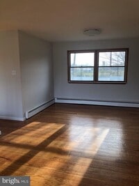 Building Photo - 273 Dogwood Dr