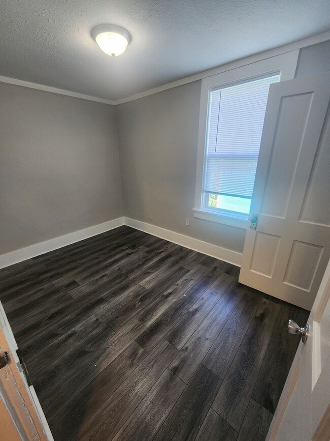 Building Photo - 307 E 22nd St