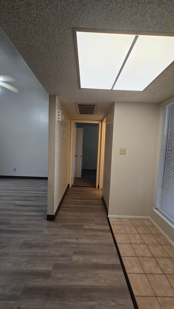 Building Photo - 817 Quail Ln