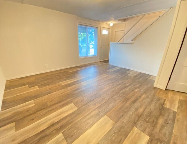 Building Photo - 220 9th St SW
