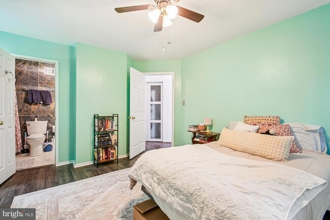 Building Photo - 8703 Village Green Ct