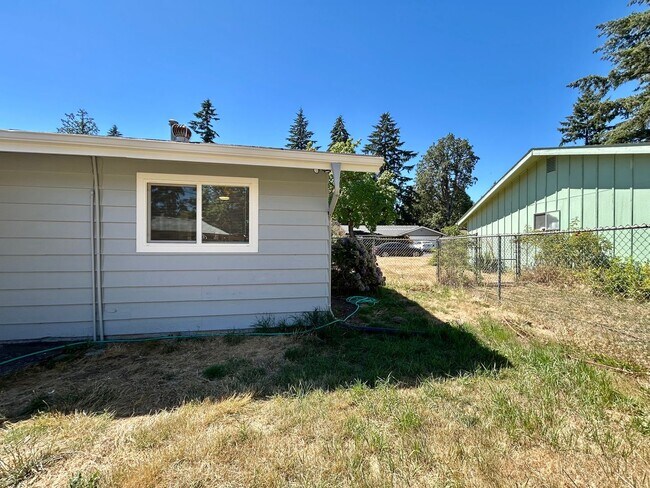 Building Photo - 210 SW 142nd Ave