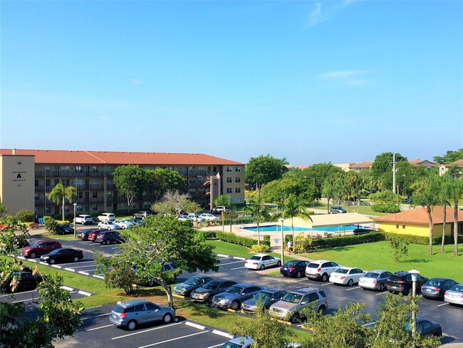 Building Photo - 551 SW 135th Ave