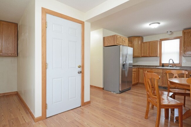 Building Photo - Charming 3-Bedroom, 2-Bath Home in St. Paul