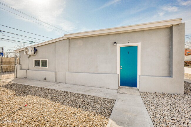 Building Photo - 3622 Douglas Ave