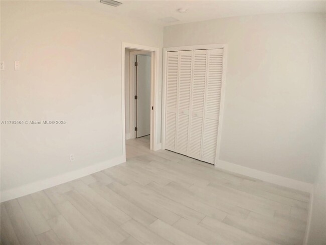 Building Photo - 6320 SW 24th St