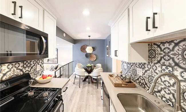 Building Photo - Amazing and Wonderful one bedroom Apartment .