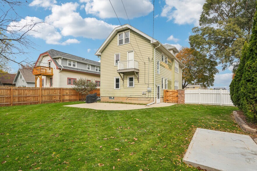 Fenced Backyard - 1705 W Custer Ave