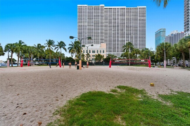 Building Photo - 1750 N Bayshore Dr