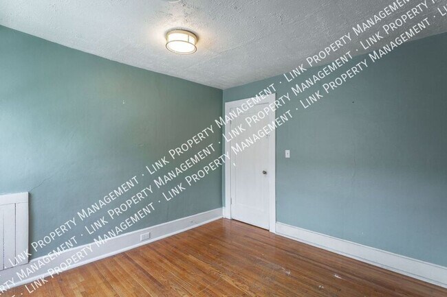Building Photo - MOVE IN SPECIAL $1000 OFF 1ST MONTH'S RENT...