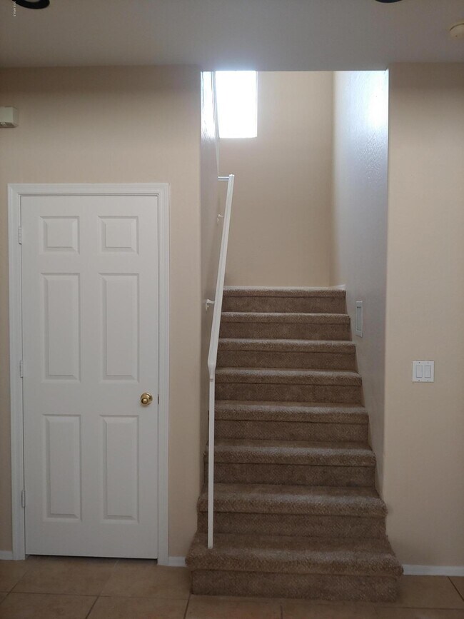 Building Photo - 1922 N 106th Ln