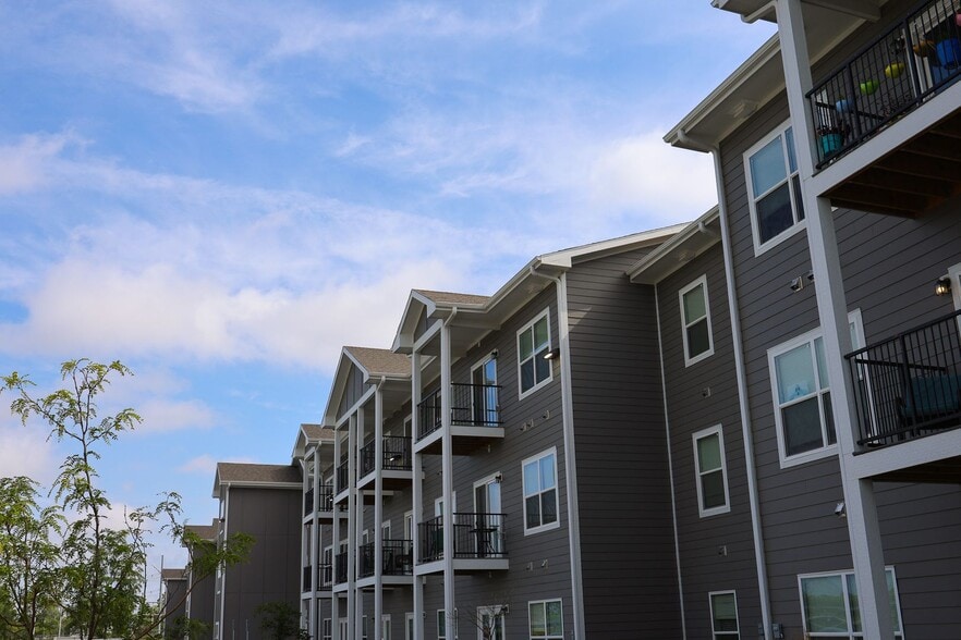 Interior Photo - Union at Middle Creek