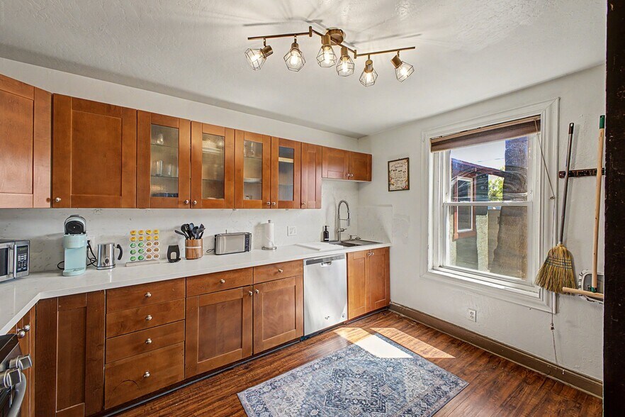 Building Photo - 1150 E Pierce St