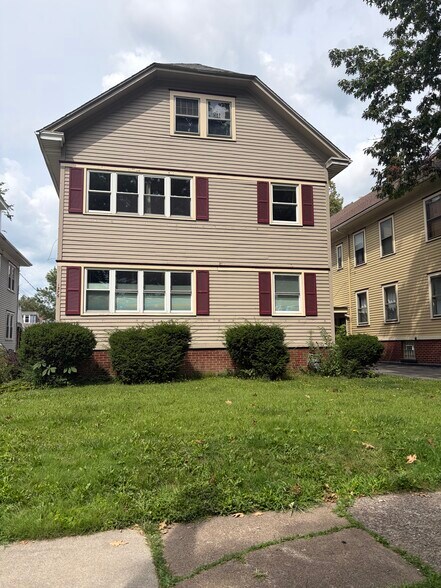 Building Photo - 1376 Amherst St