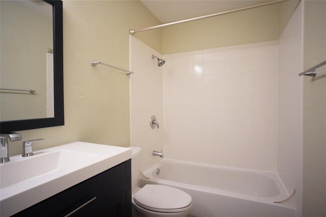 Building Photo - 12725 Dakota Ln