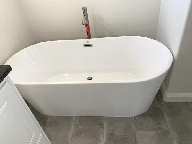 Building Photo - 1018 N Genoa Ave