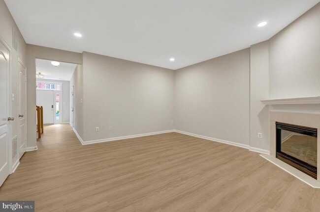 Building Photo - 12913 Wood Cres Cir
