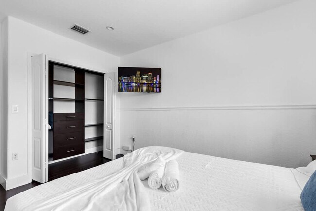 Building Photo - 5161 SW 159th Ct