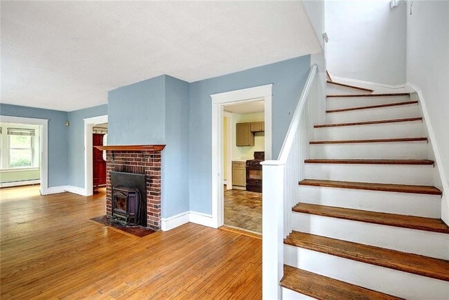 Building Photo - 4 Talbot Manor