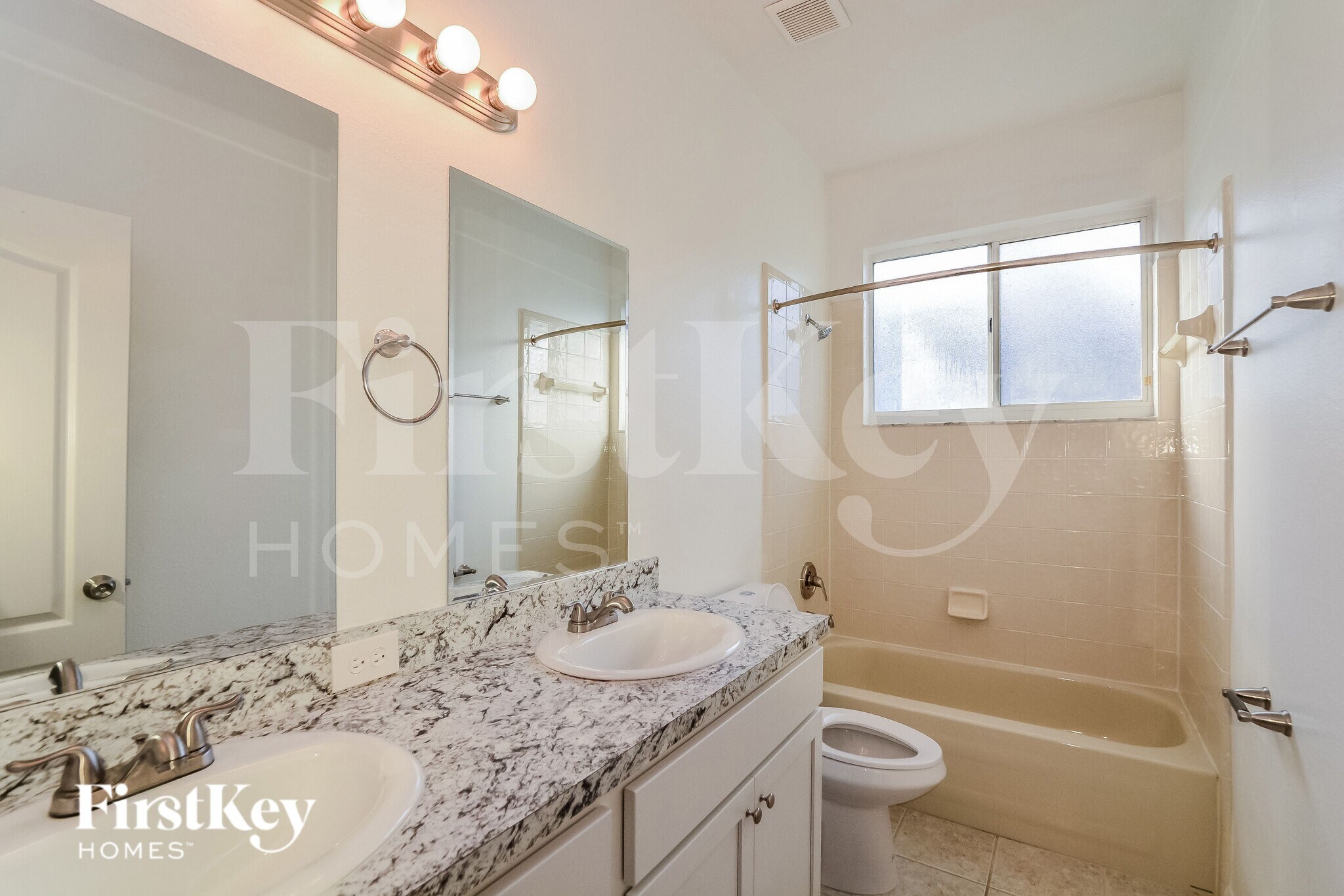 Building Photo - 13856 Magnolia Glen Cir