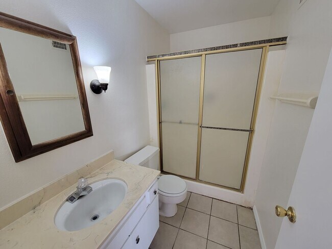 Building Photo - Beautiful 4 Bedroom Home in Palmdale!
