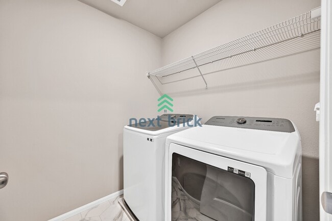 Building Photo - 3 Bed, 2.5 Bath Beautiful Townhouse Available for Rent!