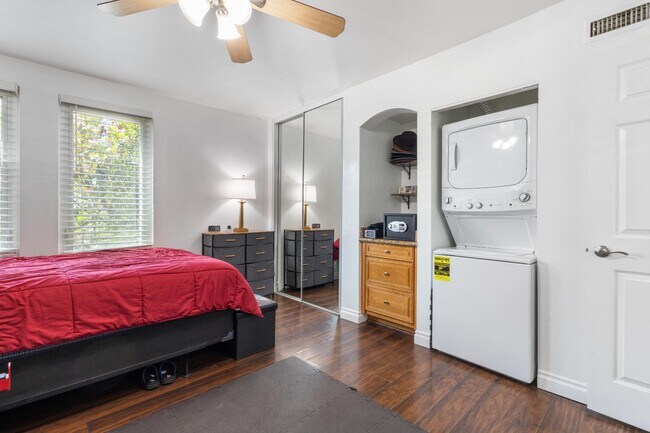 Building Photo - 5510 Adelaide Ave