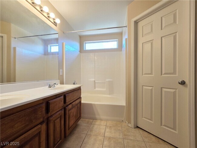 Building Photo - 5431 W Hasley Canyon Ave