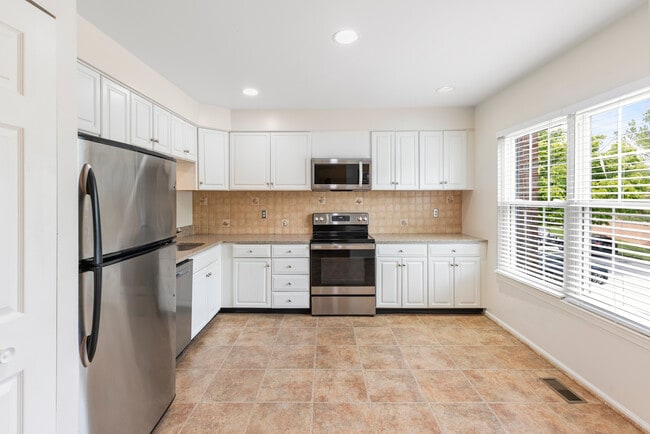 Building Photo - 2056 Griffis Ave