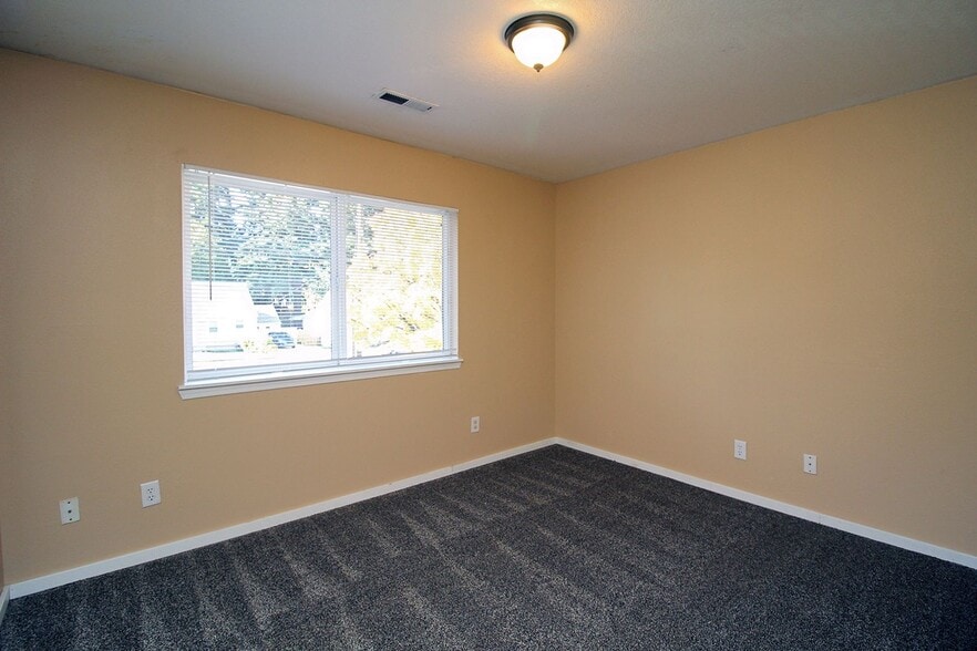 Building Photo - 3548-3548 NE 102nd Ave