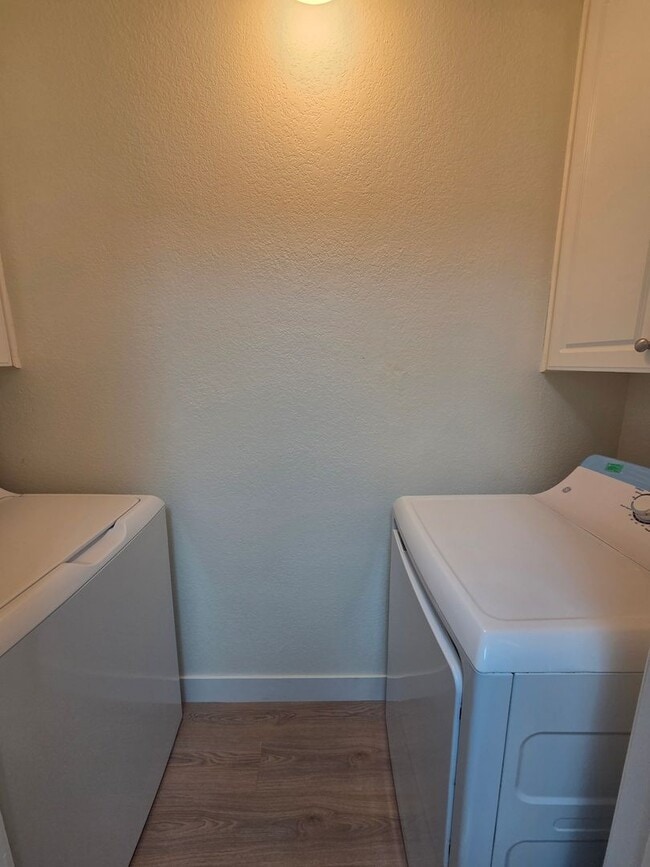 Building Photo - Large 2 Bedroom, 2 Bath Condo in San Ramon