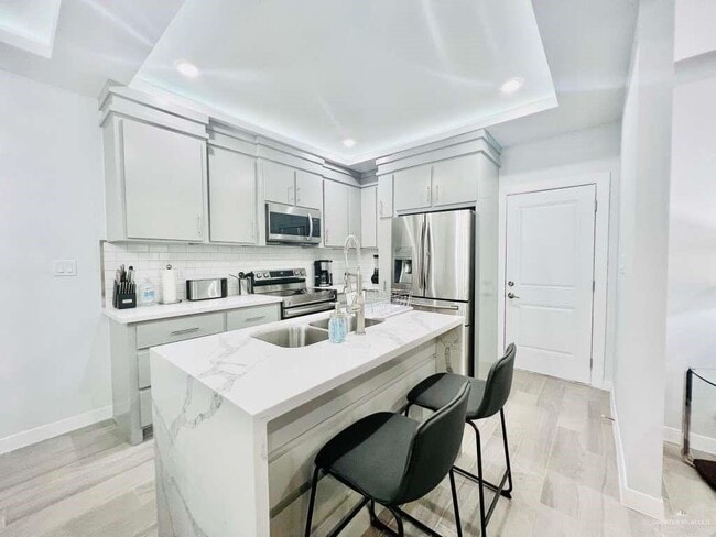 Building Photo - 27 Fir Ave