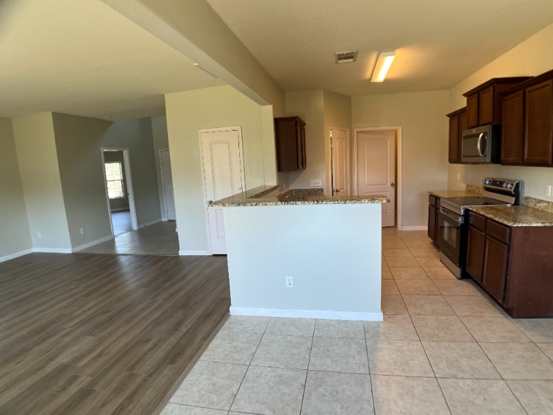 Building Photo - 312 Magnolia Dr