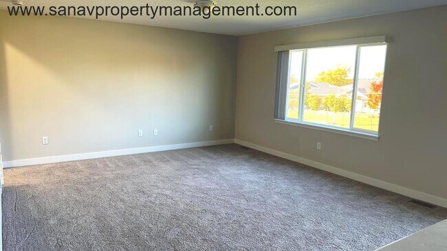 Building Photo - "Charming Family Living: 3BR, 2BA Home Steps Away from High School, Triumph Park, and Sugar Creek...